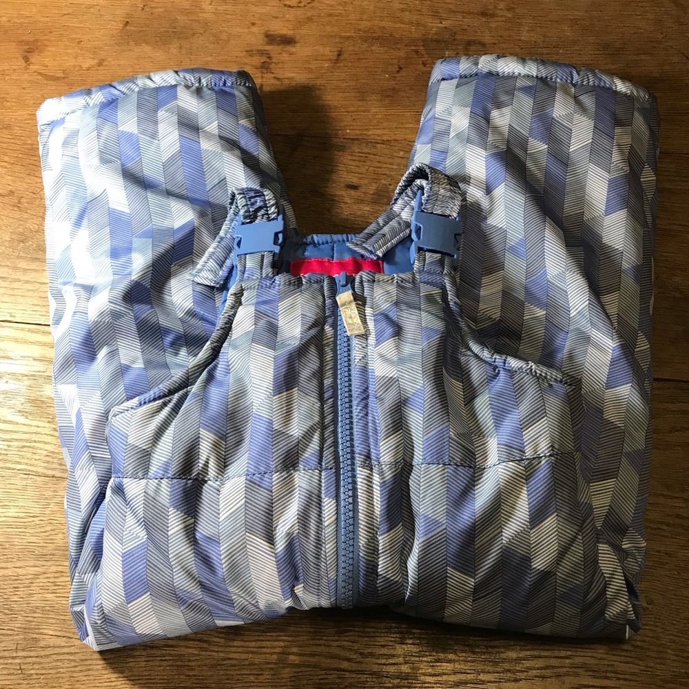 Toddlers Bib SNOW  Gear 2T  W Adjustable Straps Zipper Front